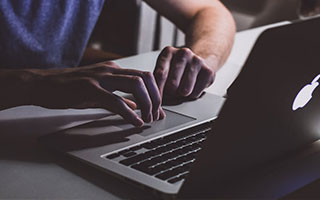 泰国娱乐圈关系揭秘：情侣搭档获奖 明星宠粉如家人