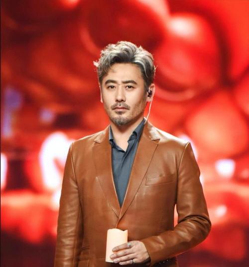 43岁男歌手转型之路：如何用经验在娱乐圈站稳脚跟？