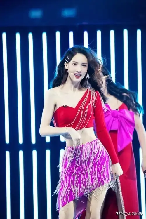 女明星脸上有疤痕_金晨鼻子翻车 高清镜头暴露疤痕 网友质疑演技外貌